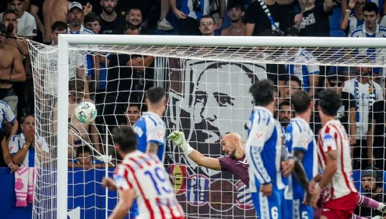 Julián Álvarez metió un golazo de tiro libre pero el Atlético terminó abajo