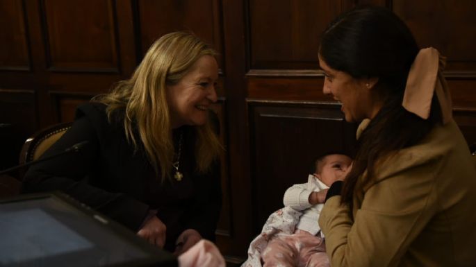 El tierno momento que se vivió durante la sesión del Senado de Mendoza