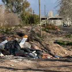 El deplorable estado de una calle en Luján de Cuyo con un pozo que es un peligro inminente