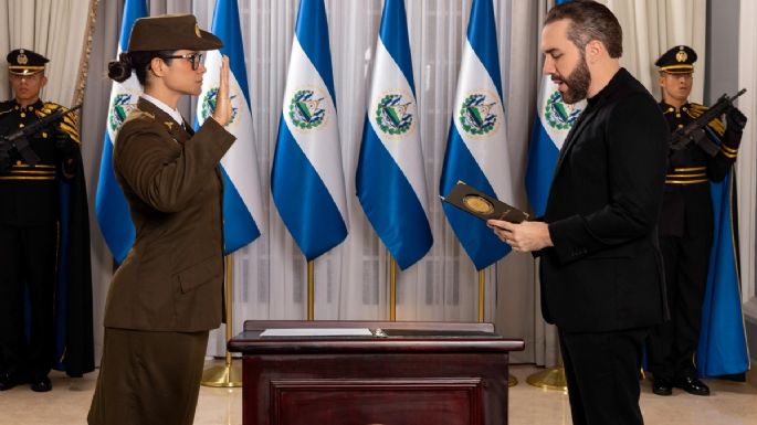 Uniforme limpio y pelo corto, lo que pide la ministra de Educación de Bukele