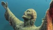 Foto ilustrativa de la nota titulada: Así es la espectacular escultura del Cristo del Abismo a 17 metros bajo el mar 