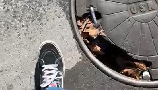 La alcantarilla que se convirtió en una trampa para peatones