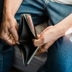 Las deudas se comen a los salarios: crece la cantidad de morosos en el país