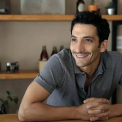 Juan Minujín la rompe en esta serie de Netflix