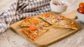 Foto ilustrativa de la nota titulada: Receta de pizza con base de pollo keto