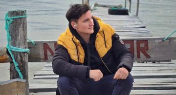 Tiene 23 años y afirma estar harto del acoso de mujeres mayores de 40 