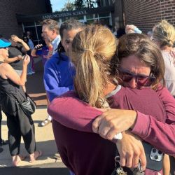Minneapolis: joven mató a dos niños en una escuela mientras rezaban