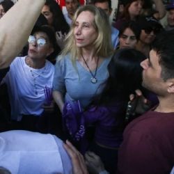 Karina Milei votó blindada por militantes y evitó a la prensa