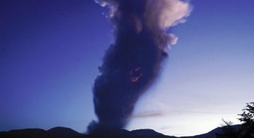 Alarma en Japón con la erupción de un volcán