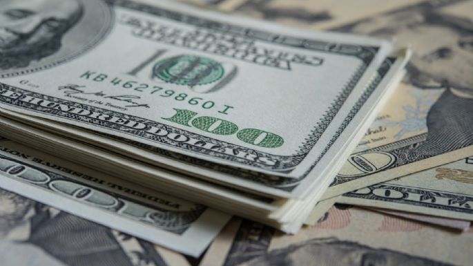 Así cerró el dólar, tras la licitación con tasas al 75%