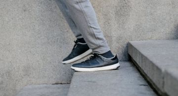 ¿Contás los escalones cuando subís una escalera? La psicología que explica el porqué