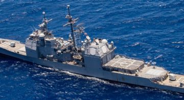 Un crucero lanzamisiles estadounidense cruzó el canal de Panamá rumbo a Venezuela