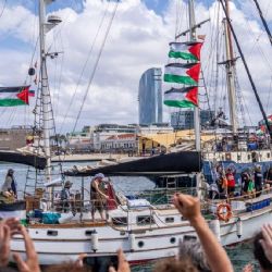 La flotilla más grande con ayuda humanitaria zarpó con destino a Gaza