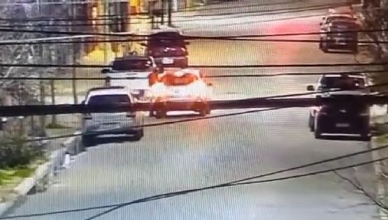 Fue arrastrada sobre el capot de un auto durante cuatro cuadras