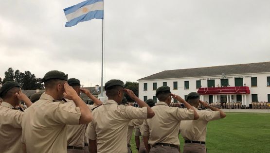 Aprueban una suba escalonado para las Fuerzas Armadas