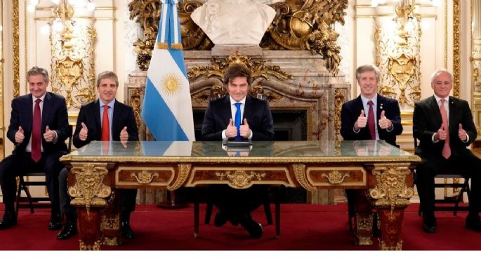 Milei es el presidente con más renuncias en su gabinete