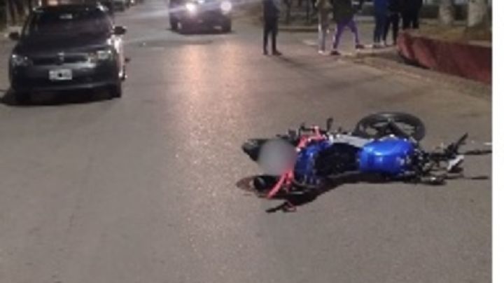 Chocaron dos motos: una joven murió
