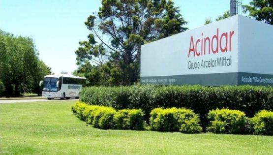 Por el acero chino, Acindar frena la producción