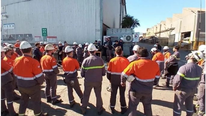 Por el acero chino, Acindar frena la producción