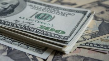 El dólar oficial volvió a bajar 