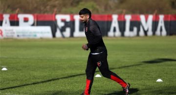 La FIFA inhibió a Newell’s por una deuda que el club niega