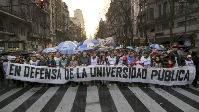 Docentes universitarios realizarán un paro en rechazo al veto de Milei