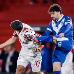 Huracán y Vélez, que terminó con 10, empataron sin goles