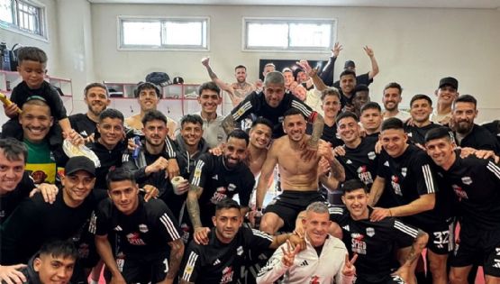 Deportivo Riestra ganó y es líder del fútbol argentino