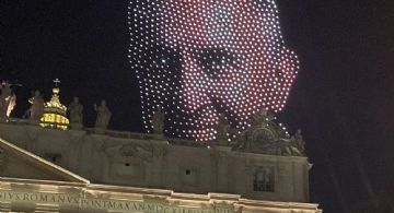 Usaron 3.500 drones para proyectar la cara del papa Francisco