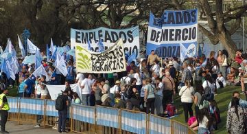Una multitud asistió a la Marcha Federal Universitaria en Mendoza
