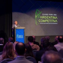 Cornejo: "Tenemos que tomar menos deuda"