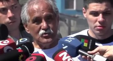 Con dolor, el abuelo de las jóvenes asesinadas apuntó Espinoza: “Se esconde detrás de la plaza” 