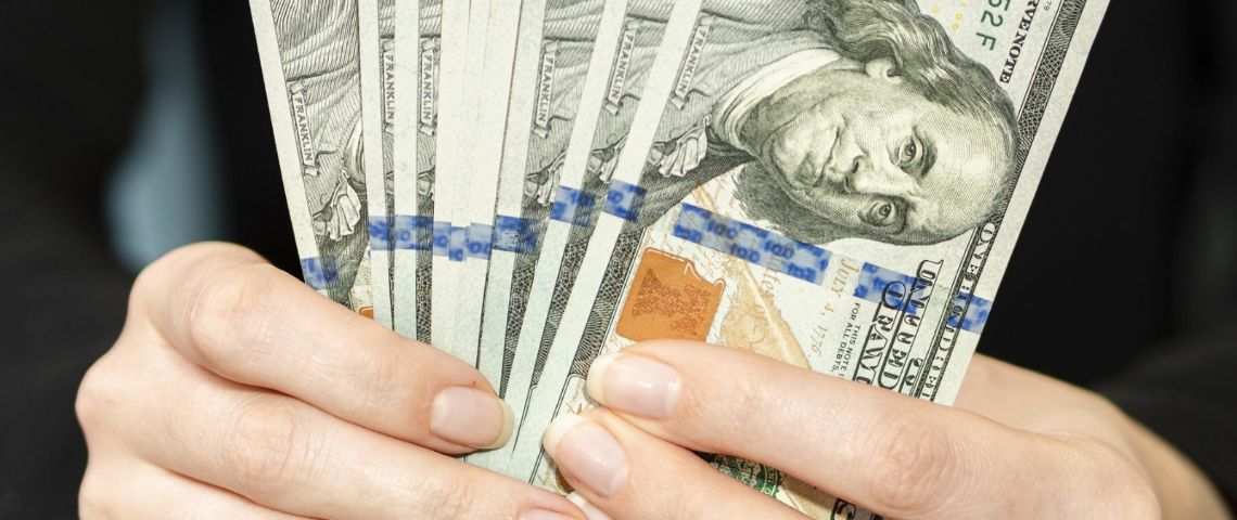 El dólar oficial sigue escalando a la par de la tensión en Medio Oriente