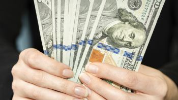 El dólar volvió a subir y tocó los $1500