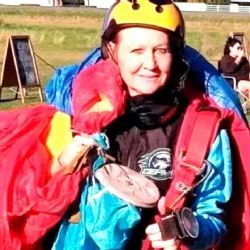 Horror: una mujer murió al fallar su paracaídas