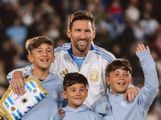Finalmente Messi llegó a Rosario y descansa con su familia