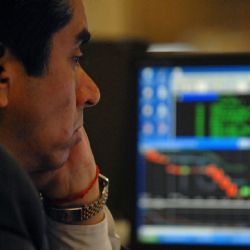 Cayeron las acciones y subió el Riesgo País 
