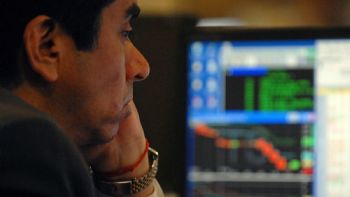 Las acciones vuelven a caer y sube el Riesgo País 