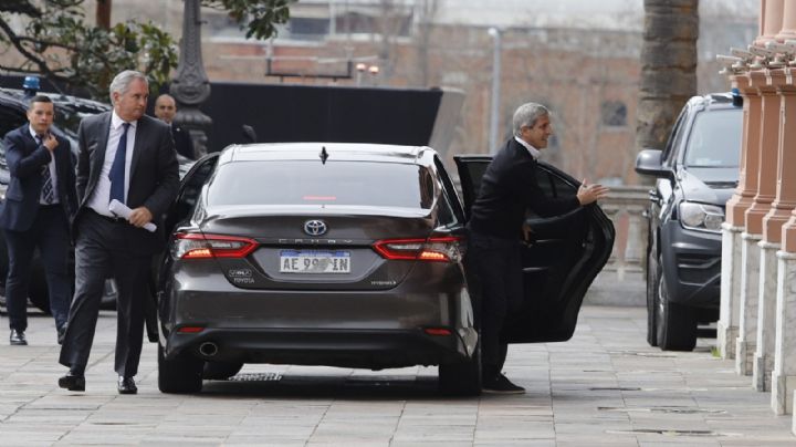Caputo intenta contener el alza del dólar