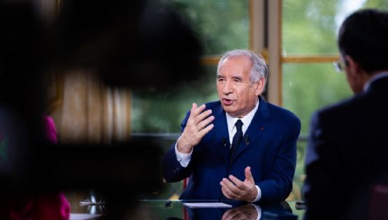 El primer ministro francés presentó su renuncia tras el revés del Parlamento