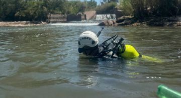 Así busca a Rita el equipo de buceo en el canal Cacique Guaymallén