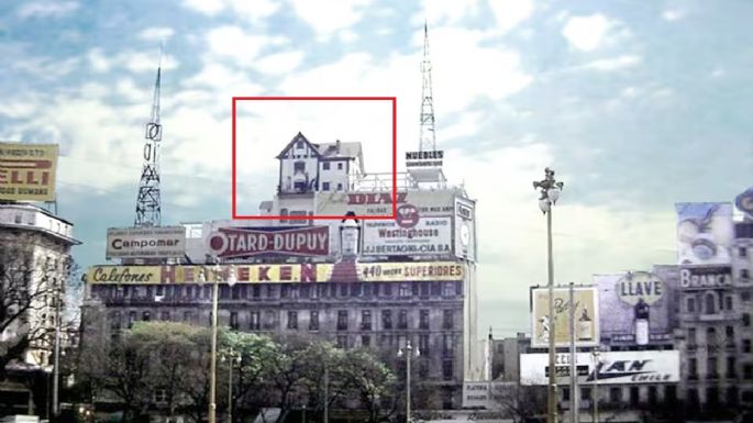 Venden el histórico chalet construido sobre una terraza y metros del Obelisco 