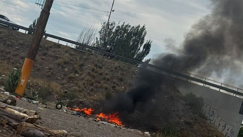 Vecinos denuncian quema de basura sin control a la altura de calle Paso