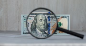 Bajó el precio del dólar oficial 