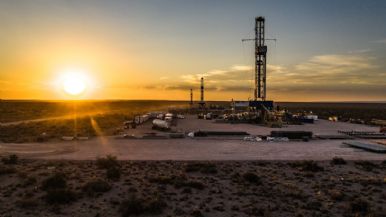Foto iliustrativa de  Llueven dólares de Vaca Muerta: Argentina alcanzó el mayor superávit energético mensual