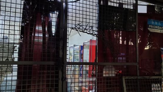 Golpe frustrado en Ciudad: una pareja fue detenida mientras robaba un minimarket