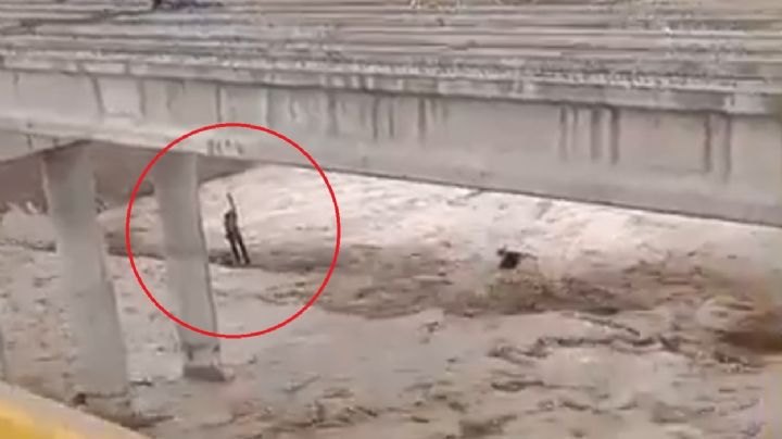 El agua arrastró una retroexcavadora en un puente de la ruta 40 y casi se lleva a un hombre