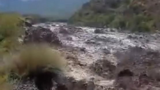 La impactante bajada de agua en el Cerro Arco en medio del temporal
