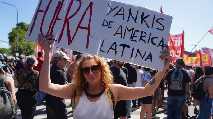 La izquierda se movilizó a la embajada de Estados Unidos