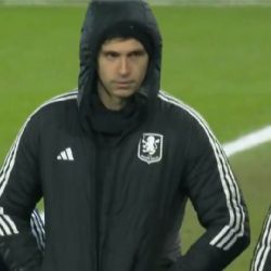 Alarma en la Selección: el “Dibu” Martínez salió lesionado en el Aston Villa